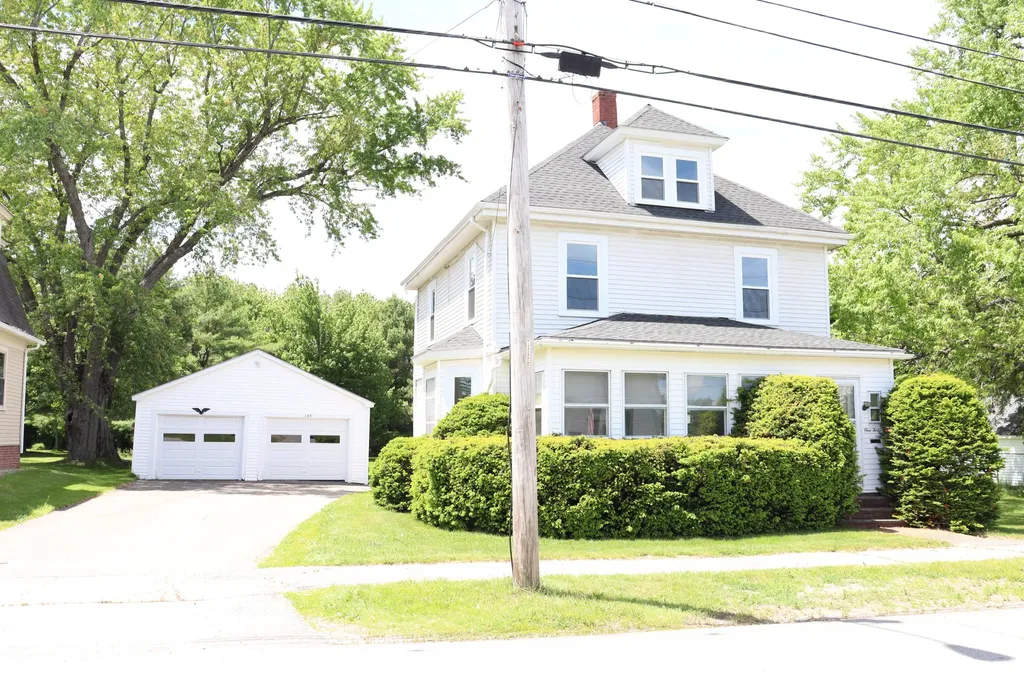 143 Chamberlain Street Brewer ME 04412