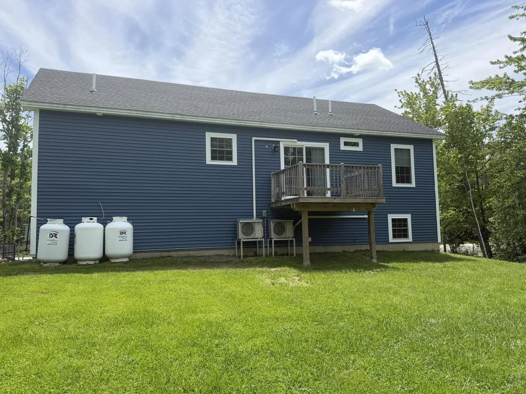 39 Clark Road Kenduskeag ME 04450