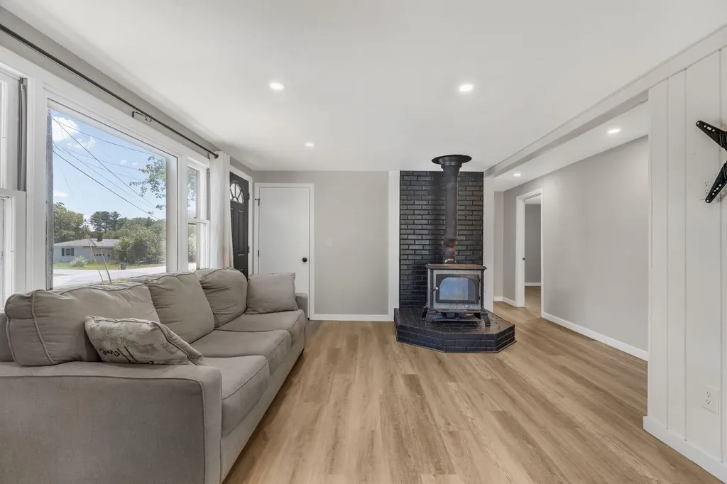 11 Matthew Street Lisbon ME 04250
