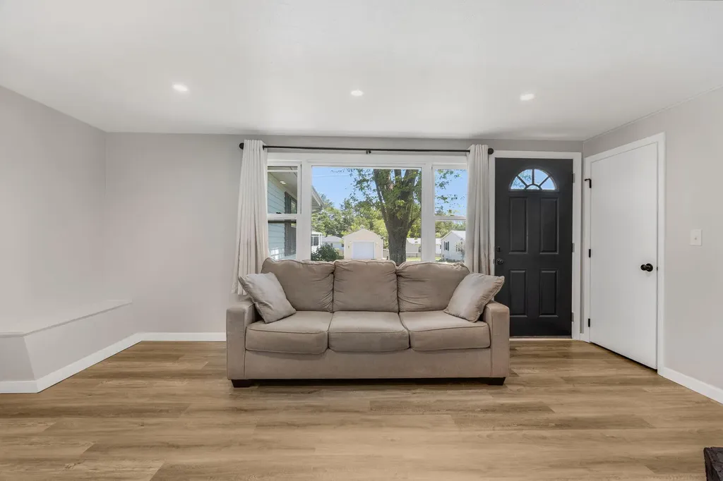 11 Matthew Street Lisbon ME 04250