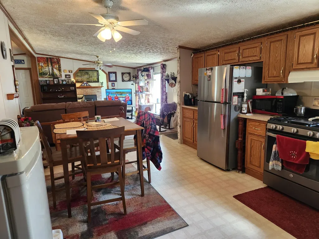 16 Cowboy Lane Whitefield ME 04353