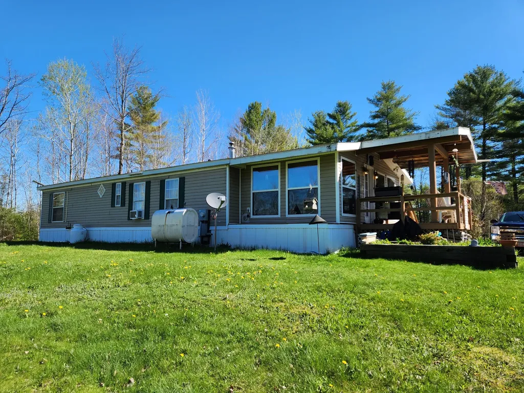 16 Cowboy Lane Whitefield ME 04353