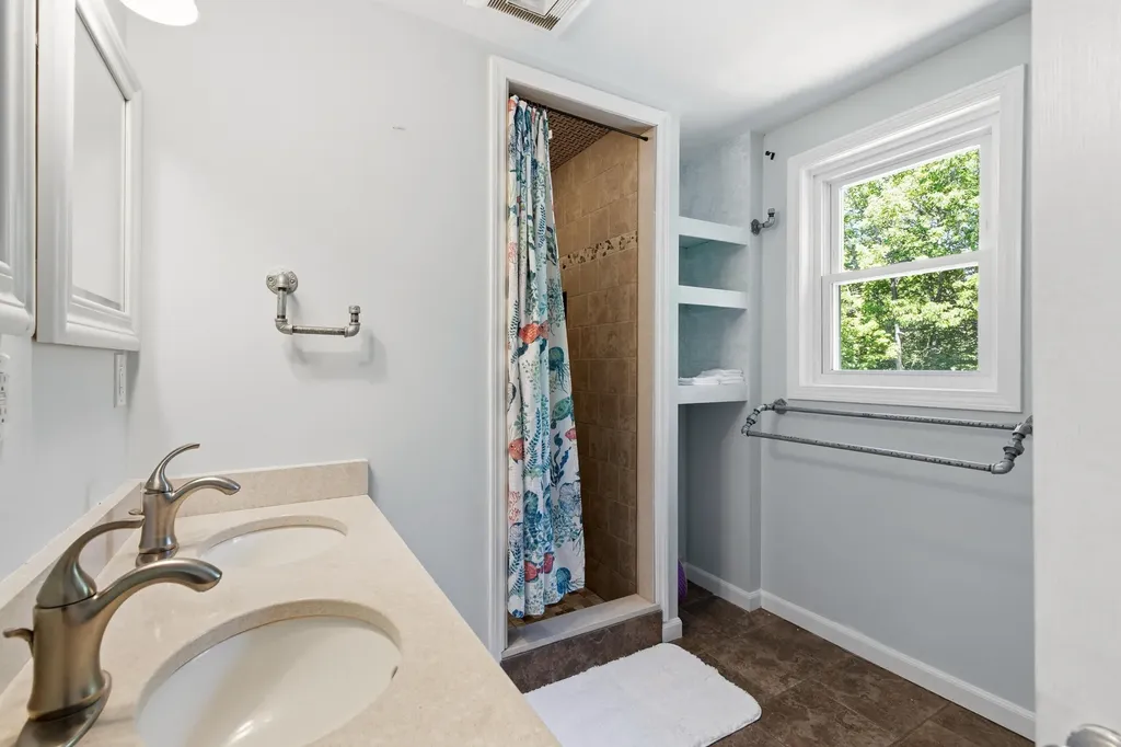 290 Center Road Gray ME 04039