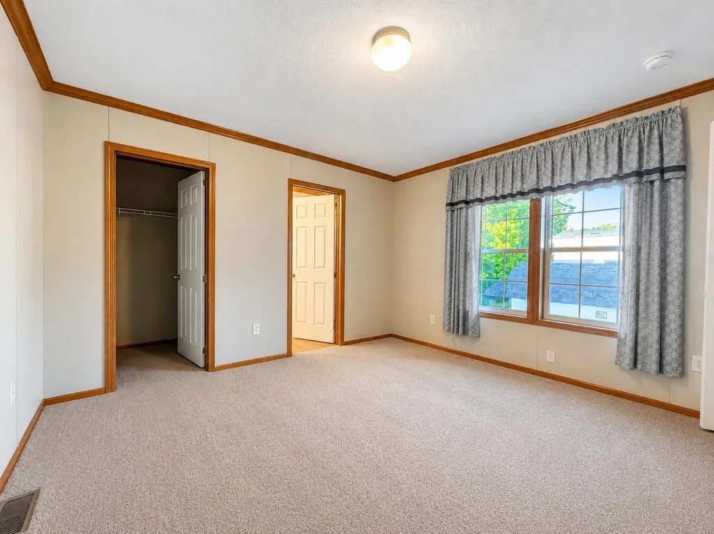 15 Colonial Drive Lisbon ME 04252
