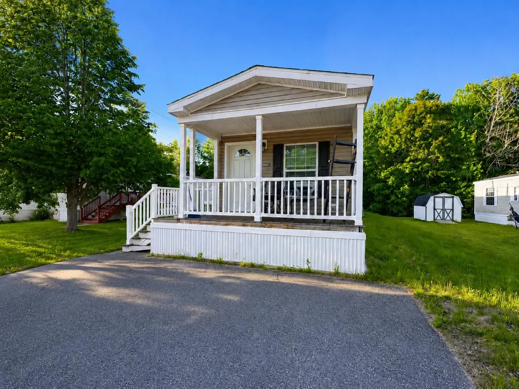 15 Colonial Drive Lisbon ME 04252