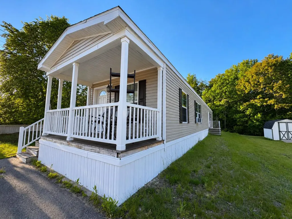 15 Colonial Drive Lisbon ME 04252