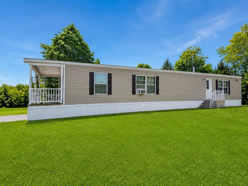 15 Colonial Drive Lisbon ME 04252