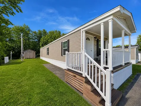 15 Colonial Drive Lisbon ME 04252