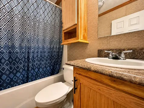 15 Colonial Drive Lisbon ME 04252