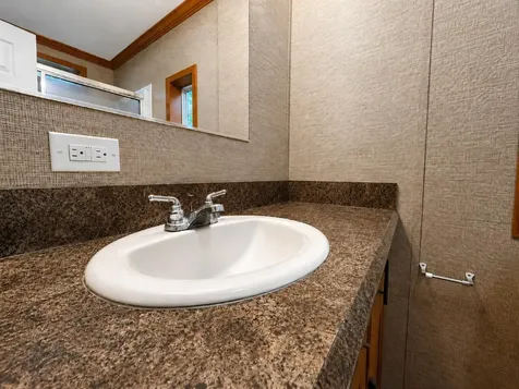 15 Colonial Drive Lisbon ME 04252