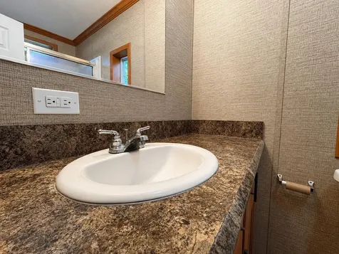 15 Colonial Drive Lisbon ME 04252