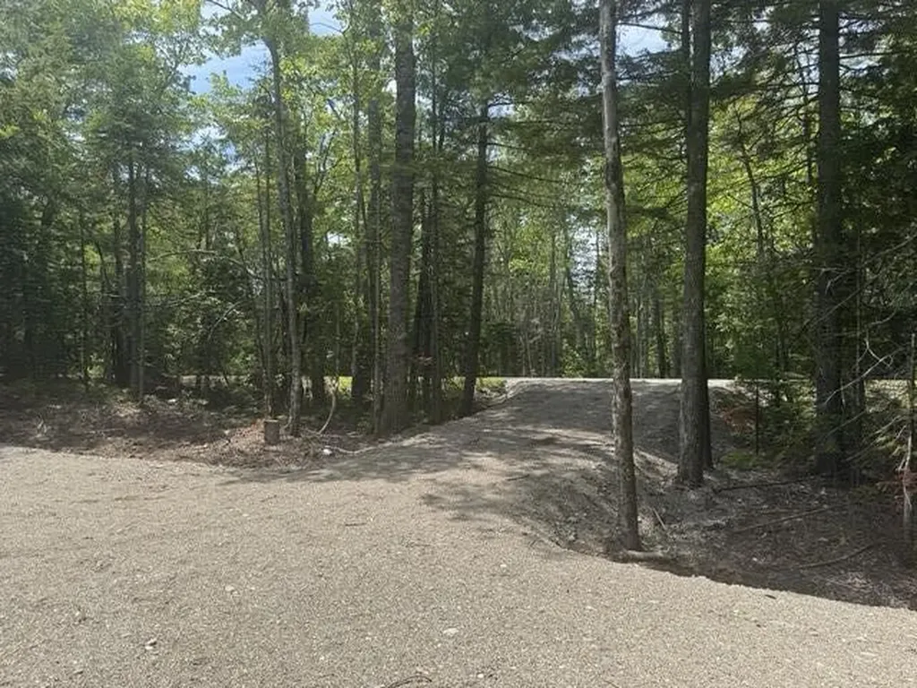 M16 L32-2 Front Ridge Road Penobscot ME 04476