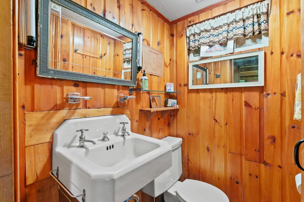 19 Dean Drive Waterboro ME 04061