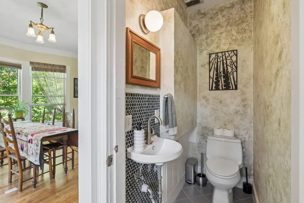 32 Morrill Avenue Waterville ME 04901