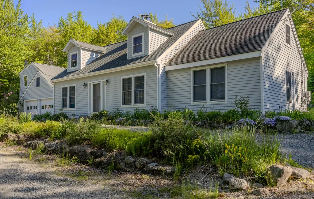 31 Newbury Neck Road Surry ME 04684