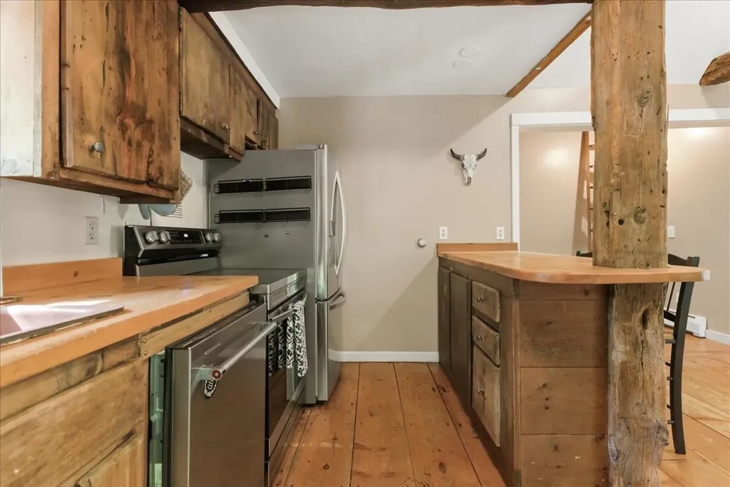 123 Dutton Hill Gray ME 04039
