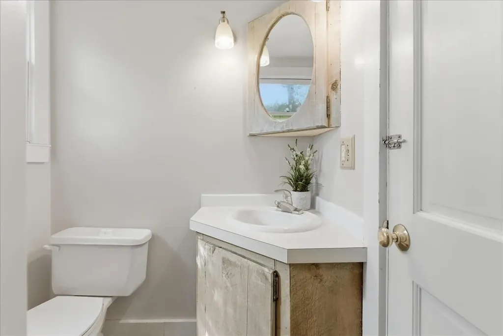 123 Dutton Hill Gray ME 04039