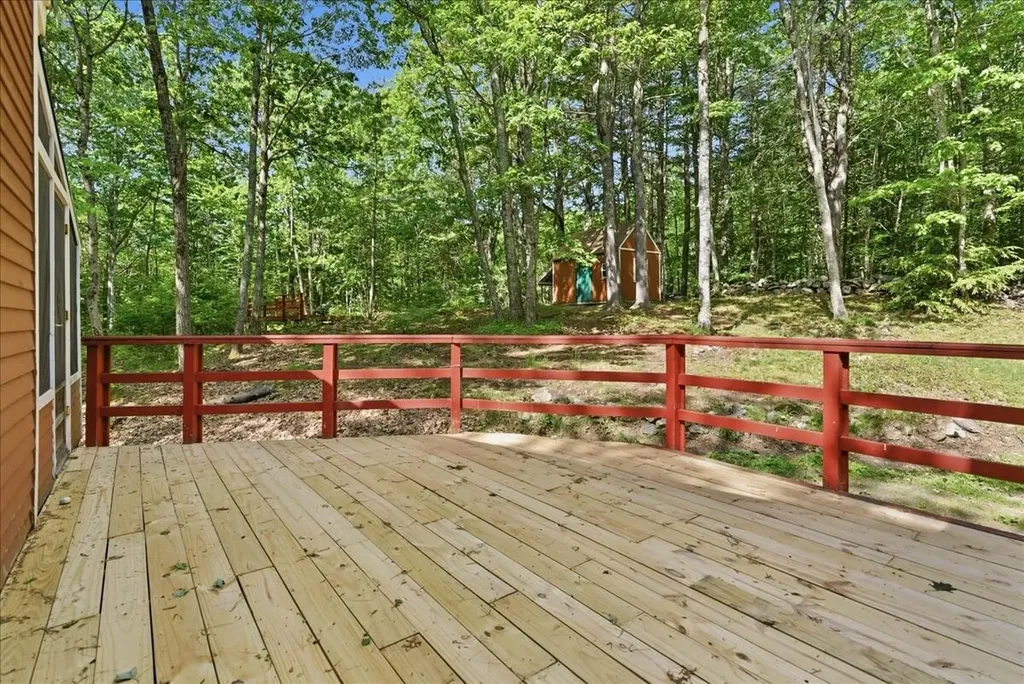 123 Dutton Hill Gray ME 04039