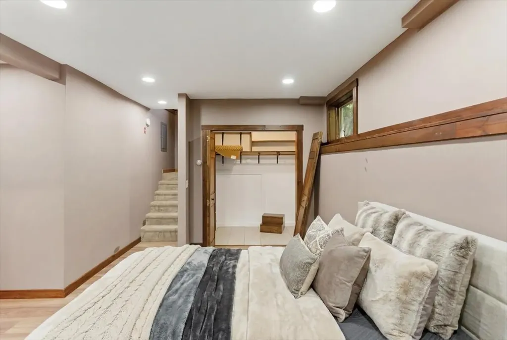 123 Dutton Hill Gray ME 04039