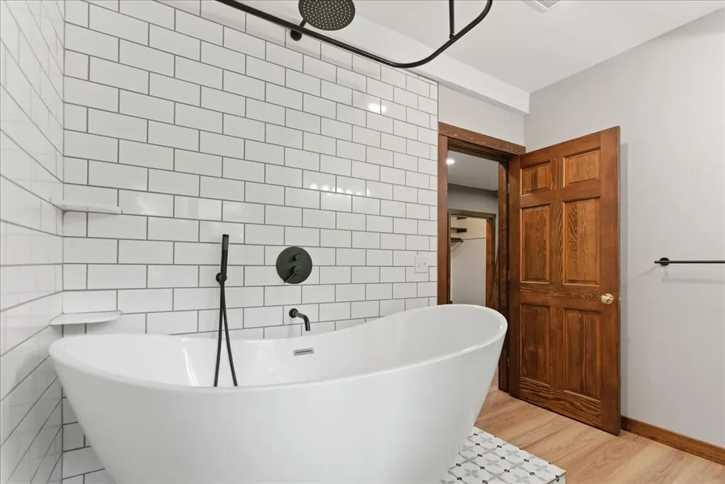 123 Dutton Hill Gray ME 04039