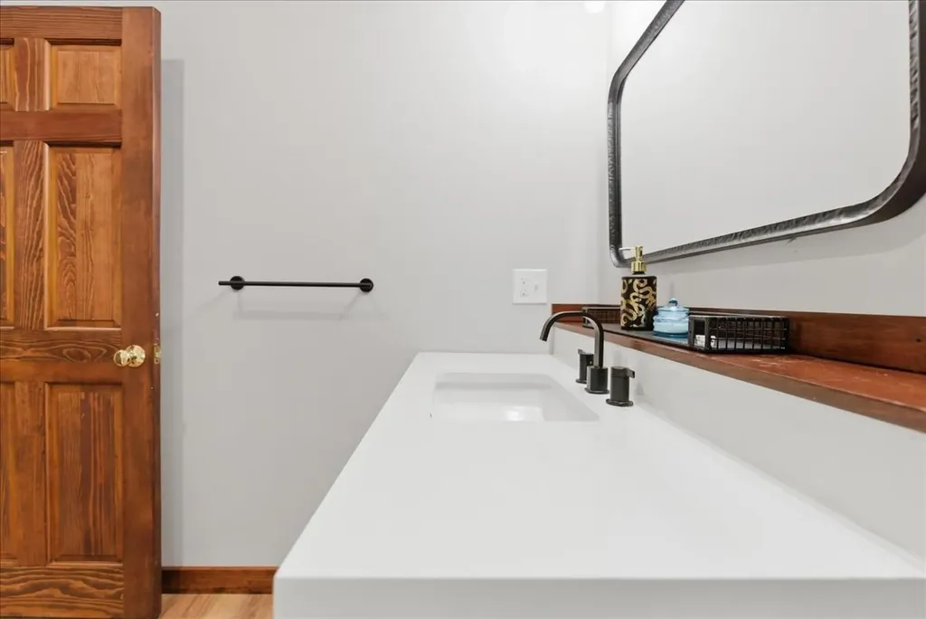 123 Dutton Hill Gray ME 04039