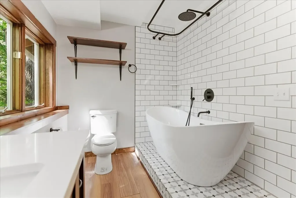 123 Dutton Hill Gray ME 04039