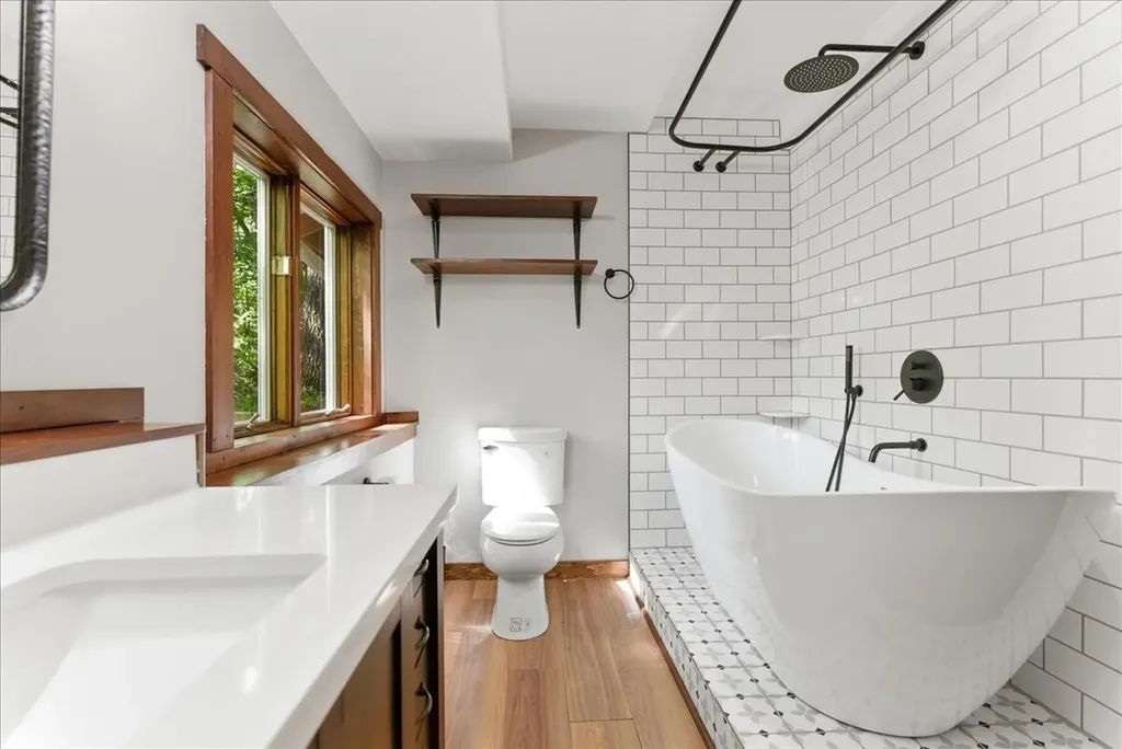 123 Dutton Hill Gray ME 04039