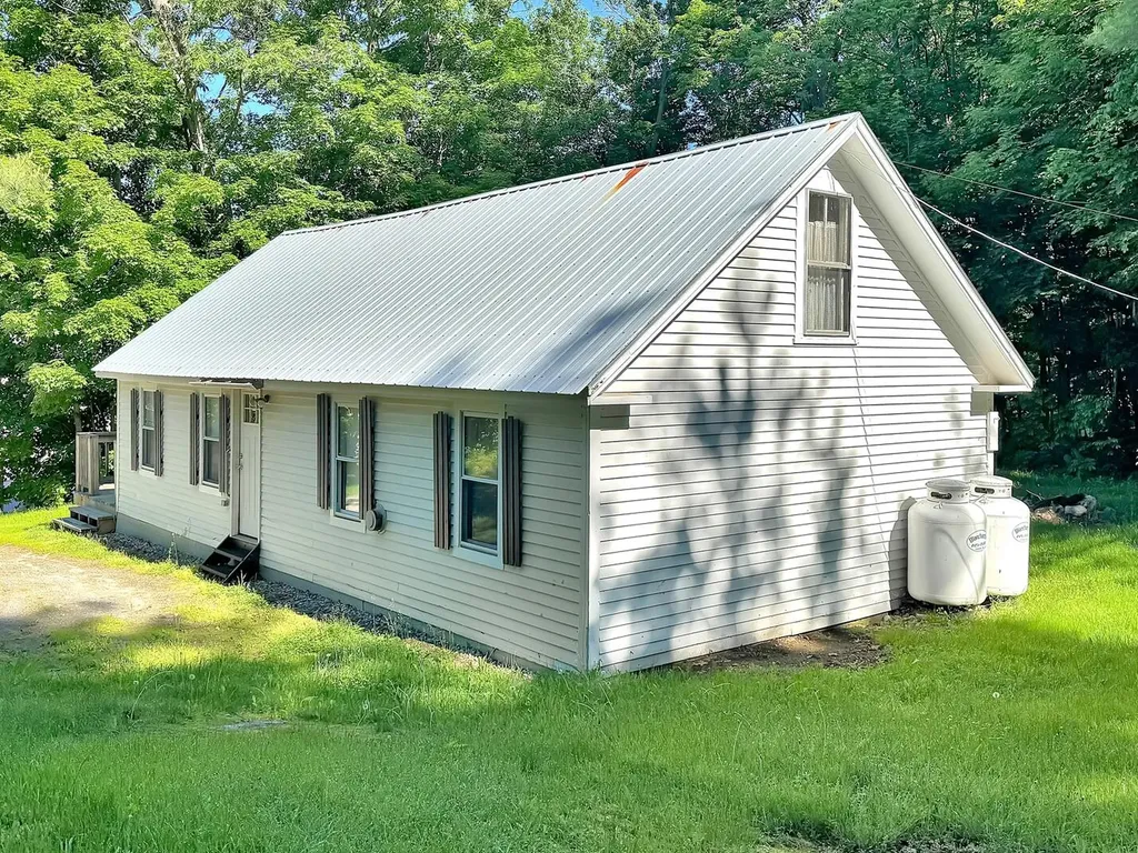 2501 Auburn Road Turner ME 04282
