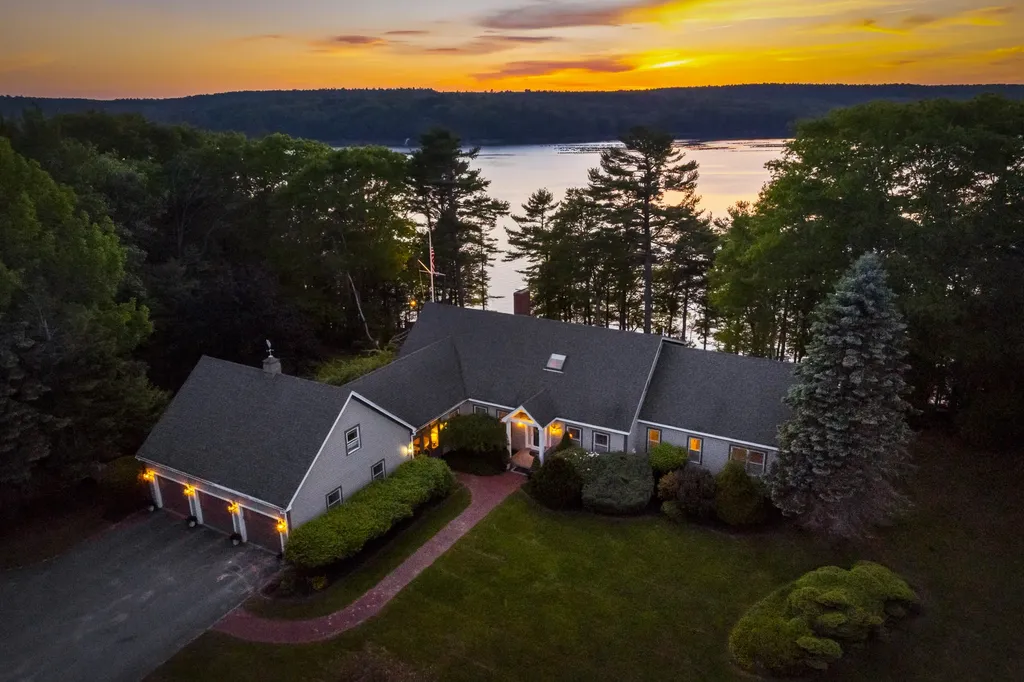 43 Woodward Farm Road Bristol ME 04539
