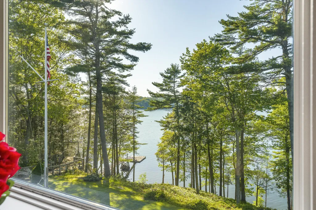 43 Woodward Farm Road Bristol ME 04539