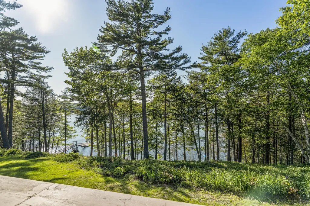 43 Woodward Farm Road Bristol ME 04539