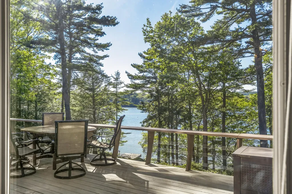43 Woodward Farm Road Bristol ME 04539