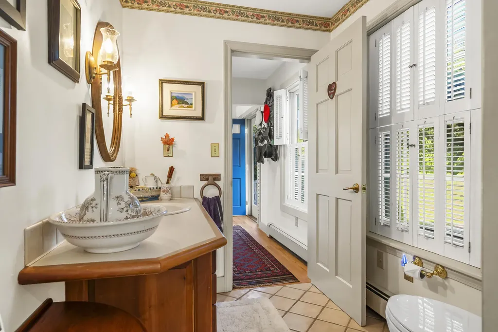 43 Woodward Farm Road Bristol ME 04539