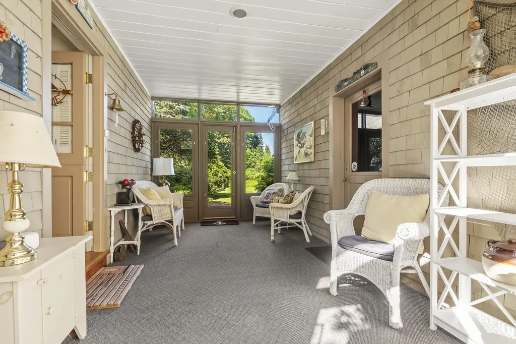 43 Woodward Farm Road Bristol ME 04539