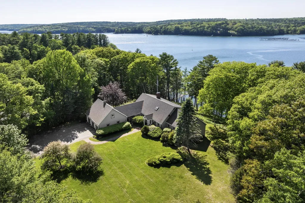 43 Woodward Farm Road Bristol ME 04539