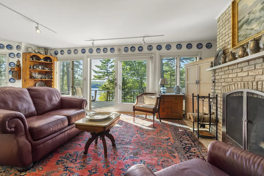 43 Woodward Farm Road Bristol ME 04539