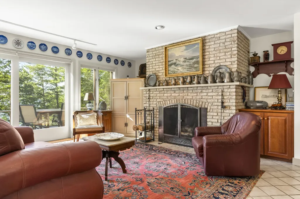 43 Woodward Farm Road Bristol ME 04539
