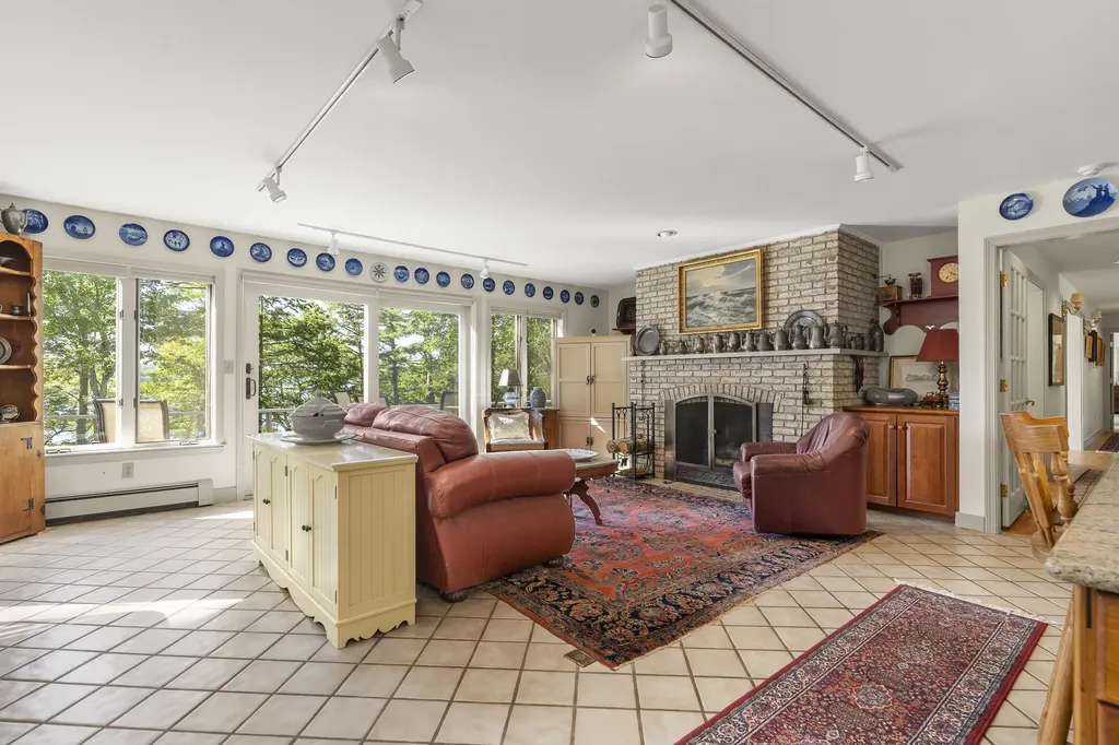 43 Woodward Farm Road Bristol ME 04539