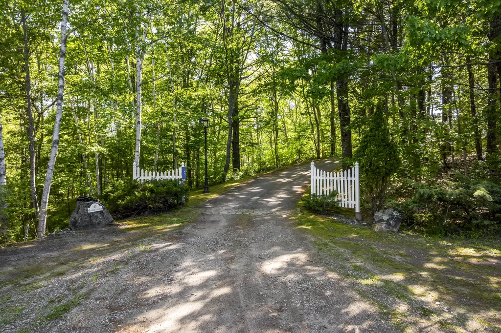 43 Woodward Farm Road Bristol ME 04539