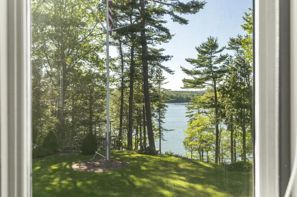 43 Woodward Farm Road Bristol ME 04539
