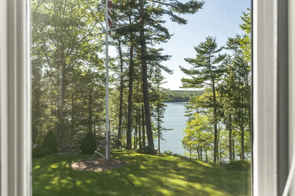 43 Woodward Farm Road Bristol ME 04539