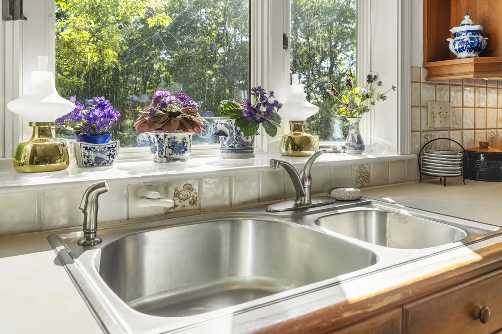 43 Woodward Farm Road Bristol ME 04539