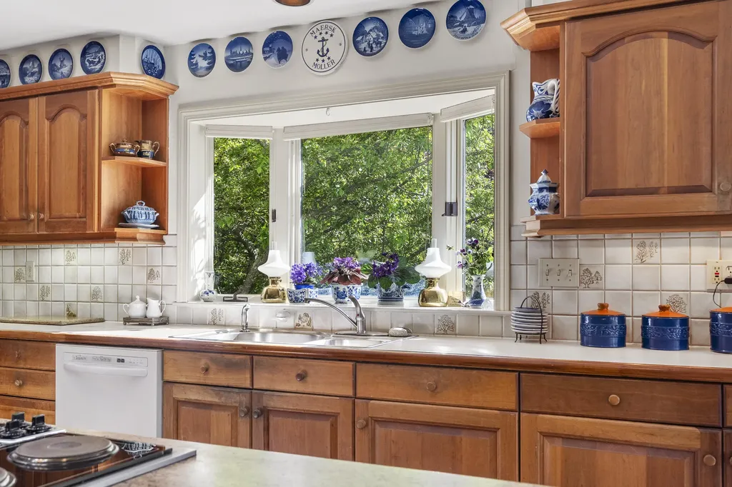 43 Woodward Farm Road Bristol ME 04539
