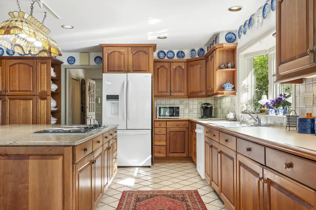 43 Woodward Farm Road Bristol ME 04539