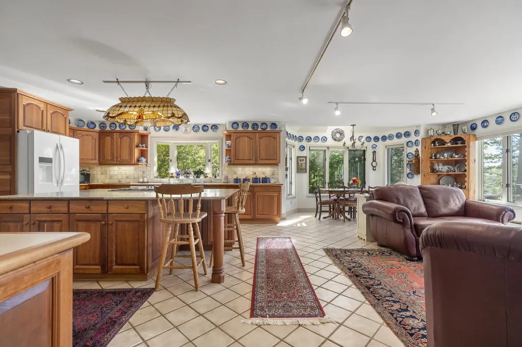 43 Woodward Farm Road Bristol ME 04539