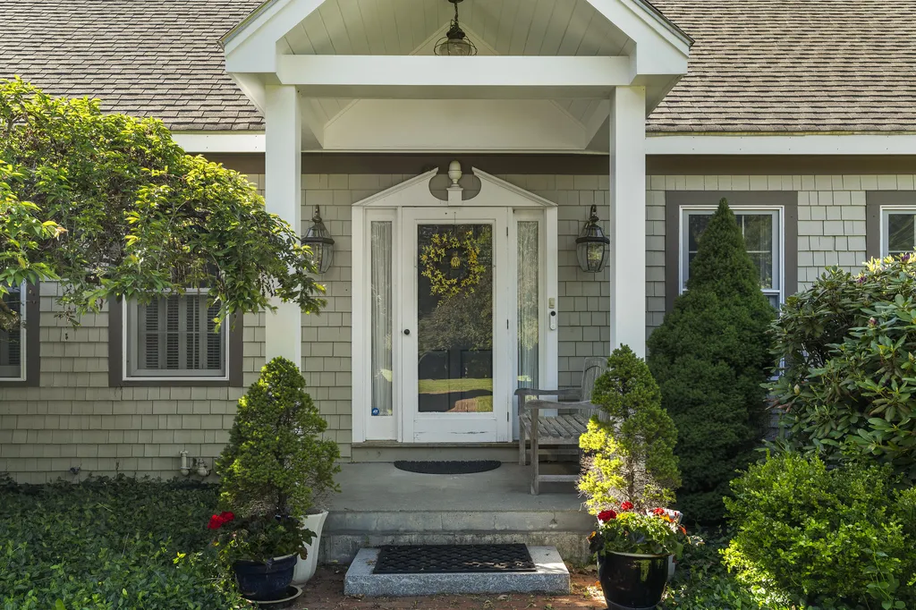 43 Woodward Farm Road Bristol ME 04539