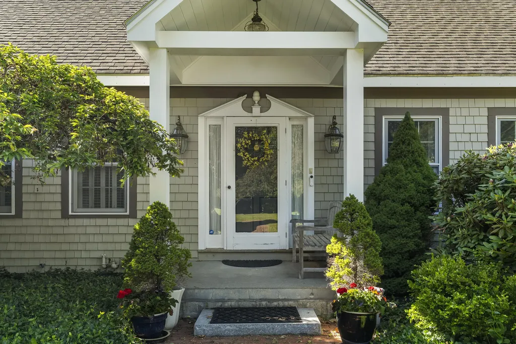 43 Woodward Farm Road Bristol ME 04539