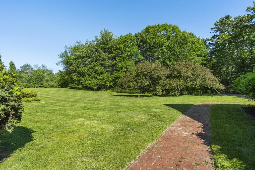 43 Woodward Farm Road Bristol ME 04539