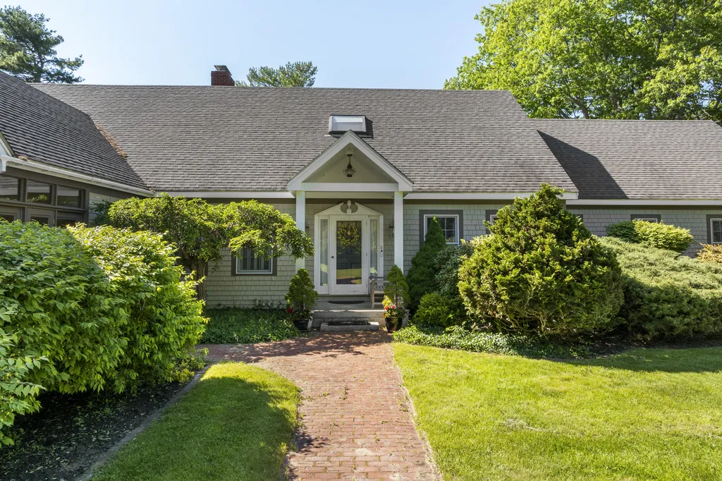43 Woodward Farm Road Bristol ME 04539