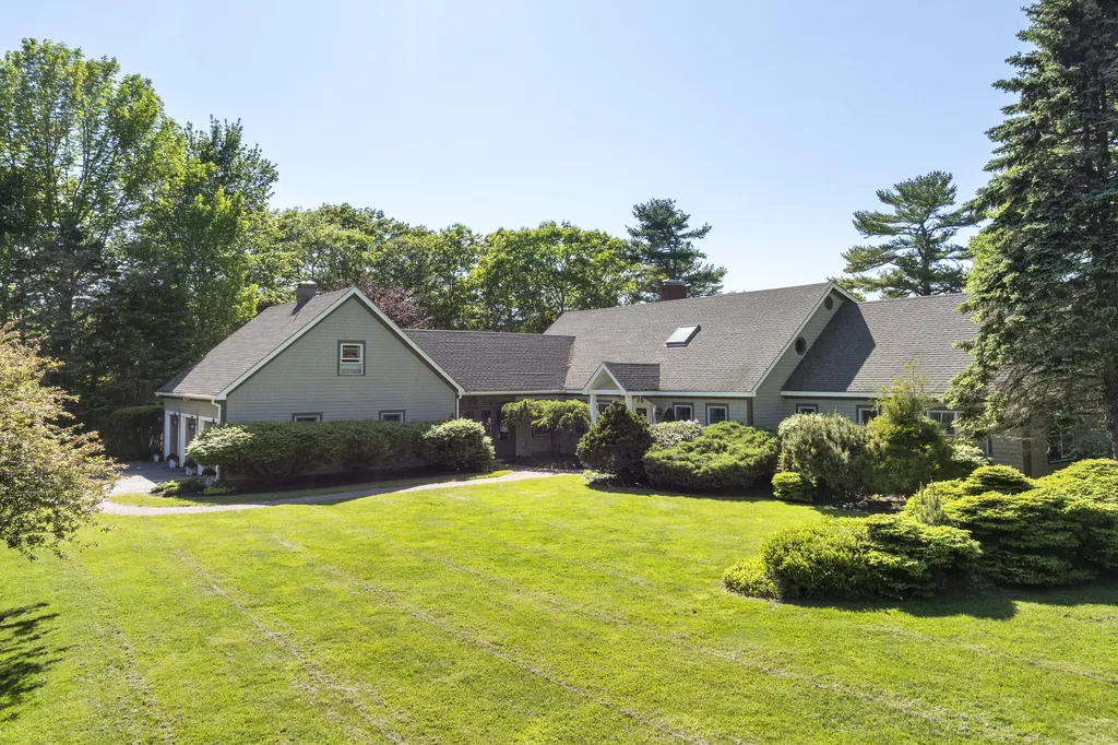 43 Woodward Farm Road Bristol ME 04539
